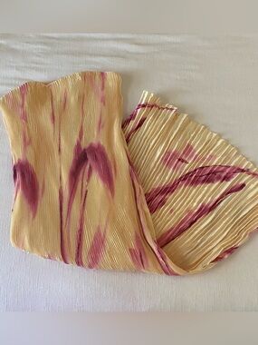 Abercrombie & Fitch Pale Yellow and Pink Pleated Midi Dress